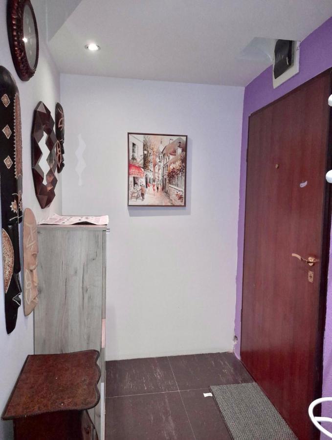 Dora Butterfly -for Max 5 People Apartment