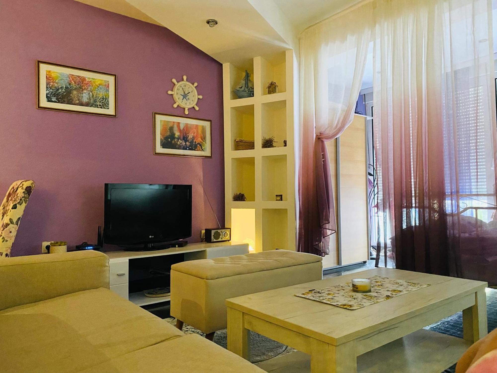 Dora Butterfly -for Max 5 People Apartment