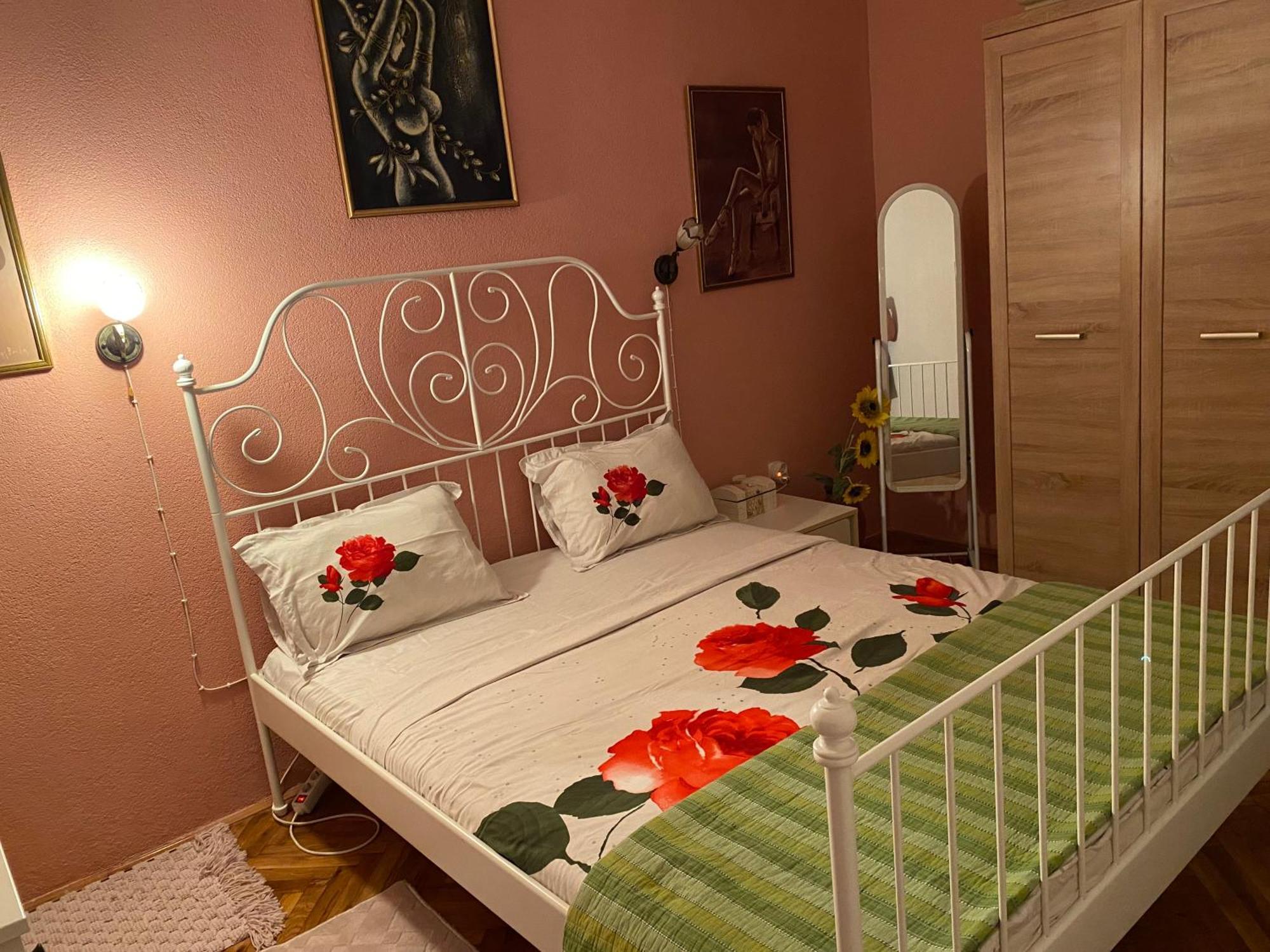 Dora Butterfly -for Max 5 People Apartment *